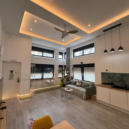 Colour Lofts *